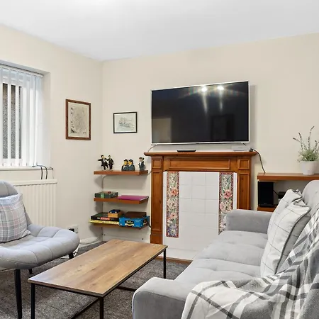 Contractor-friendly 3-bed In Prime Location - Pass The Keys *