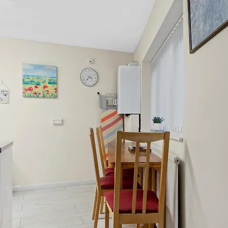 Contractor-friendly 3-bed In Prime Location - Pass The Keys Casa vacanze *