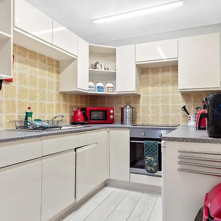 別荘 Contractor-friendly 3-bed In Prime Location - Pass The Keys ウルバーストン