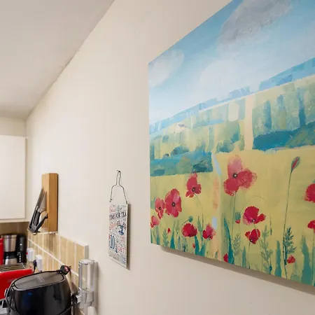Contractor-friendly 3-bed In Prime Location - Pass The Keys ウルバーストン