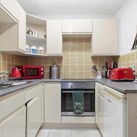 Contractor-friendly 3-bed In Prime Location - Pass The Keys