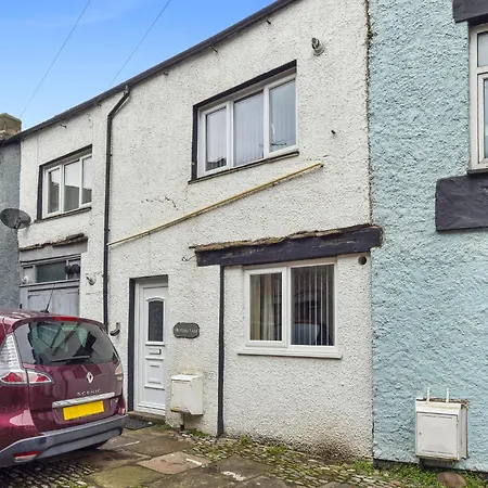 Contractor-friendly 3-bed In Prime Location - Pass The Keys Ulverston