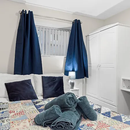 Contractor-friendly 3-bed In Prime Location - Pass The Keys 펜션 *