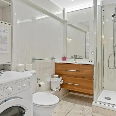 Contractor-friendly 3-bed In Prime Location - Pass The Keys 펜션 *