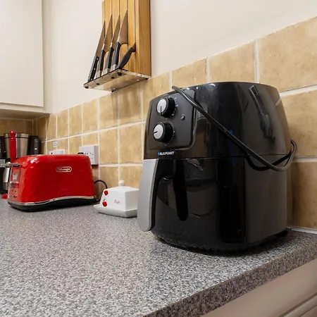 Contractor-friendly 3-bed In Prime Location - Pass The Keys